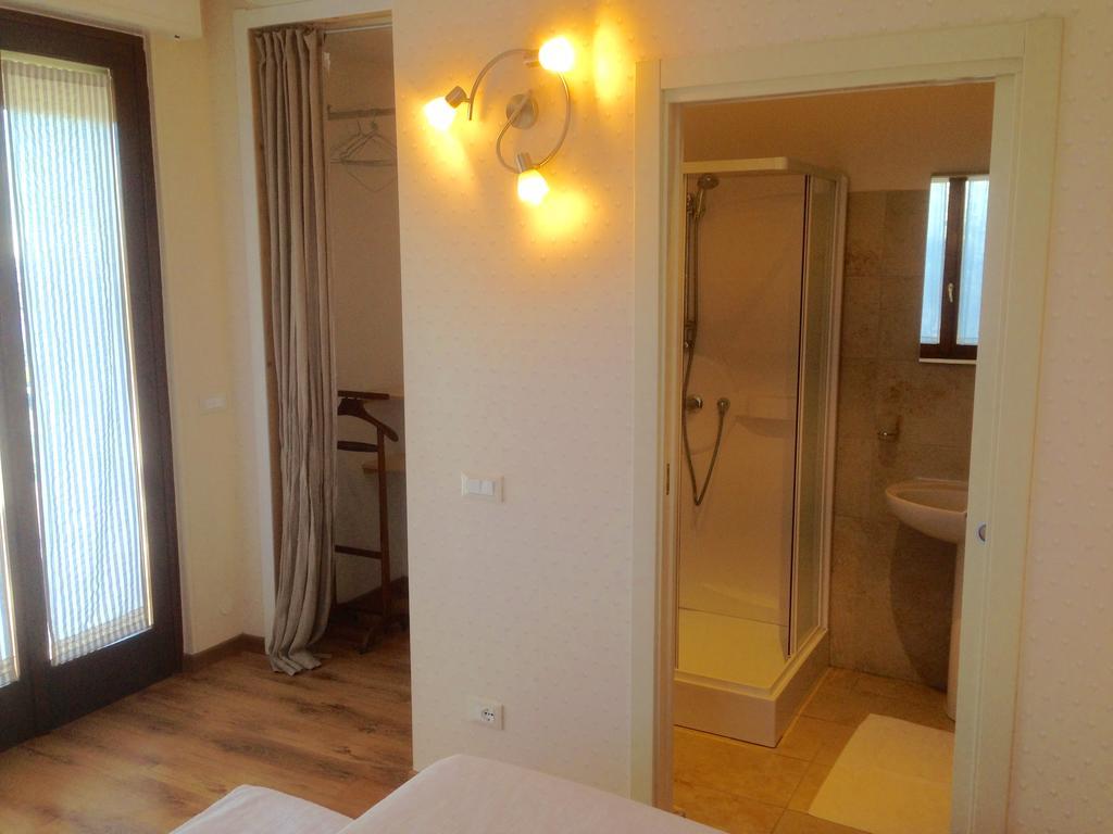 Dal Generale Hotel Moniga del Garda Habitación foto