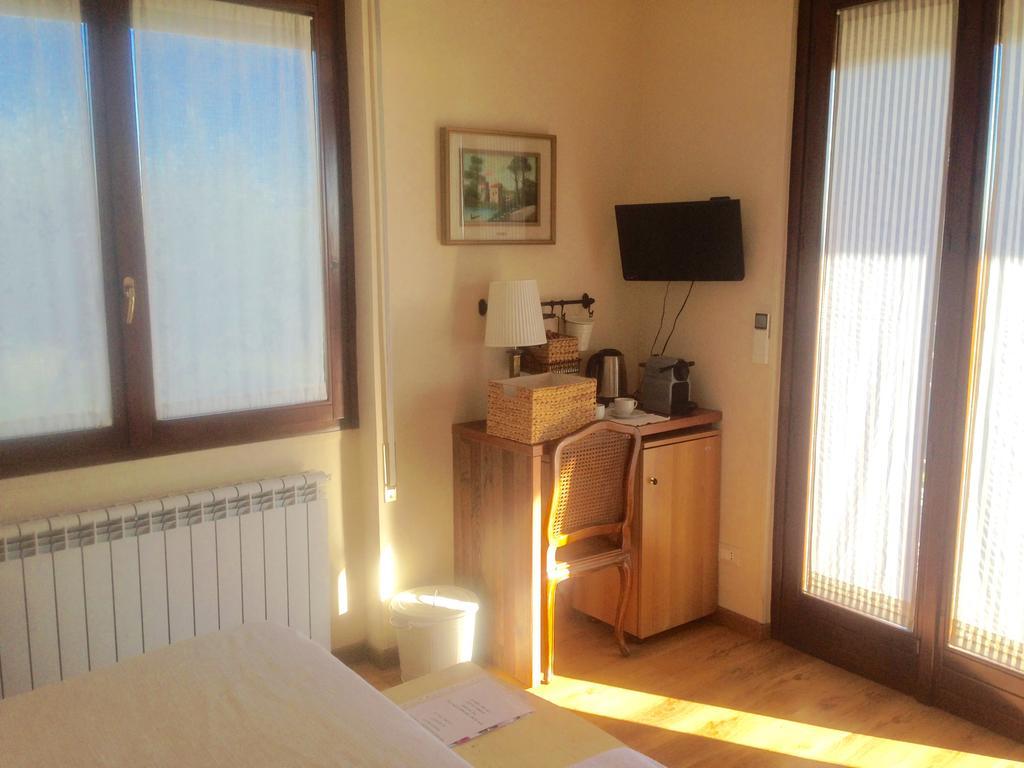 Dal Generale Hotel Moniga del Garda Habitación foto